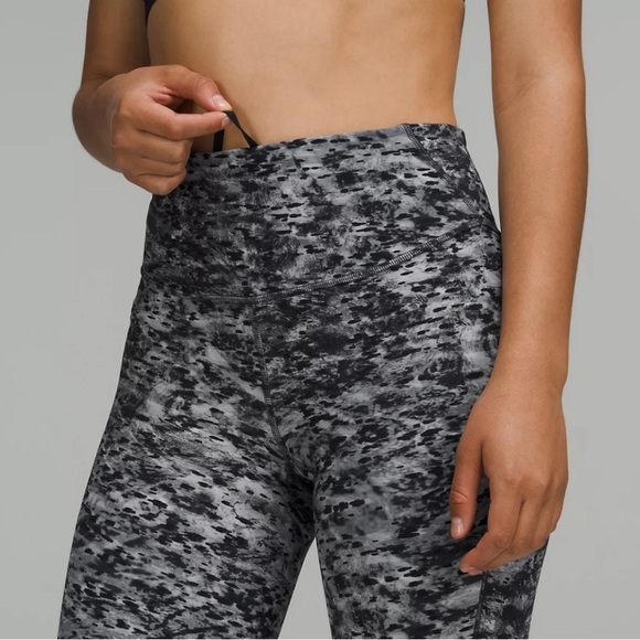 Lululemon leggings size 2 - Picture 2 of 7